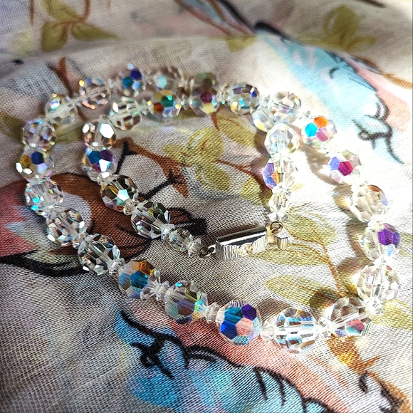 Heavily Faceted Vintage Aurora Borealis Clear Crystal Single Strand Necklace - Picture 3 of 9